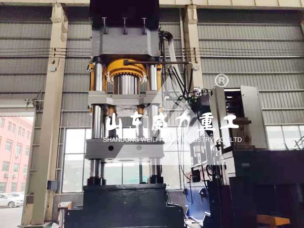 1800噸四梁四柱油壓機_配重塊壓